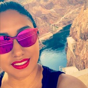 Meet your Posher, Leila